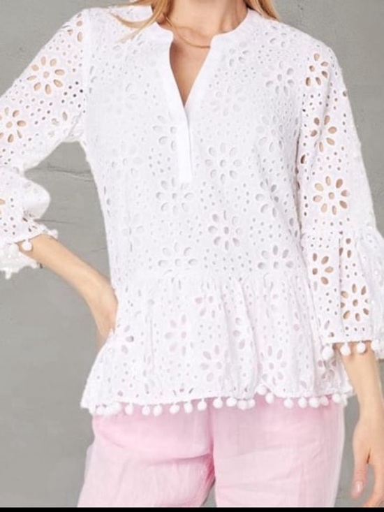 Lilly Pulitzer Tops - ❤️🔥❤️🔥❤️🔥Lily pulitzer Eyelet Peplum Top - White